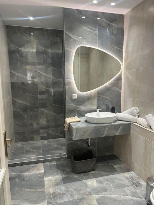 Eclectic Apartment Near Downtown Heraklion (Crete) Exterior foto